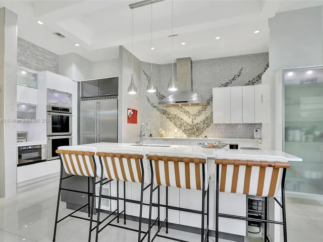 865 Bayside Ln, Weston FL 33326