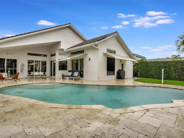 865 Bayside Ln, Weston FL 33326