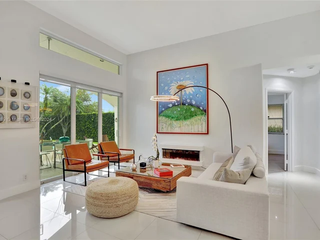 865 Bayside Ln, Weston FL 33326