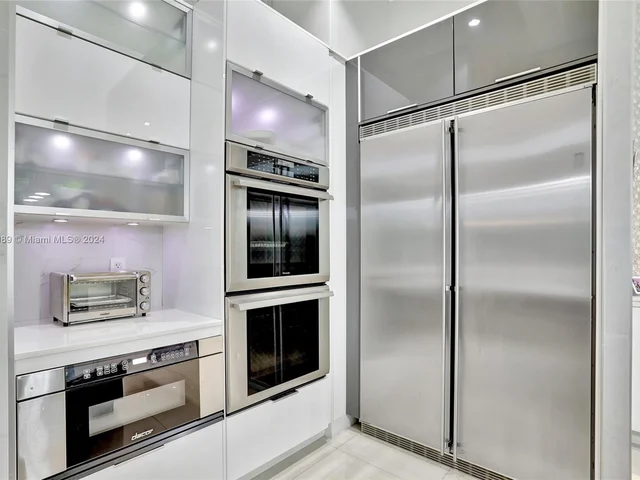 865 Bayside Ln, Weston FL 33326