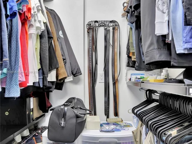 865 Bayside Ln, Weston FL 33326