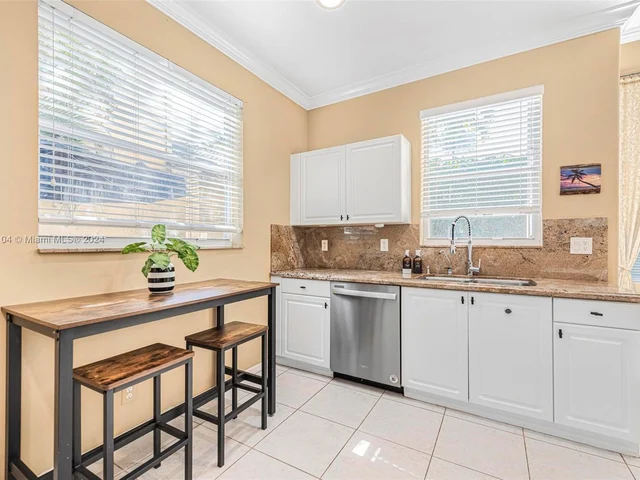 5862 NW 120th Ter, Coral Springs FL 33076