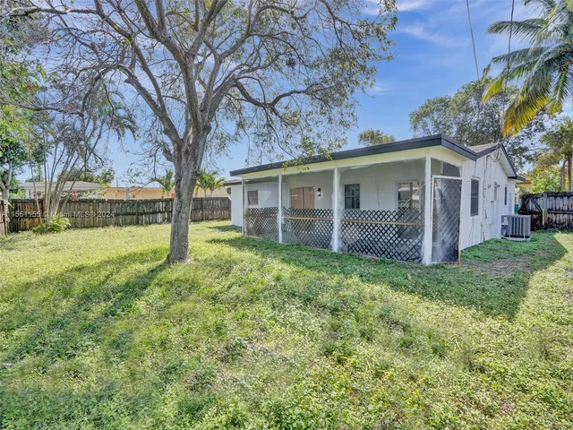 2640 NW 47th Ave, Lauderhill FL 33313