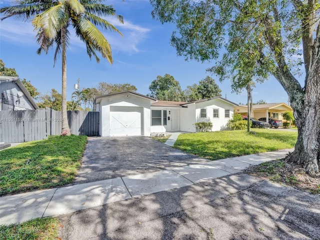 2640 NW 47th Ave, Lauderhill FL 33313