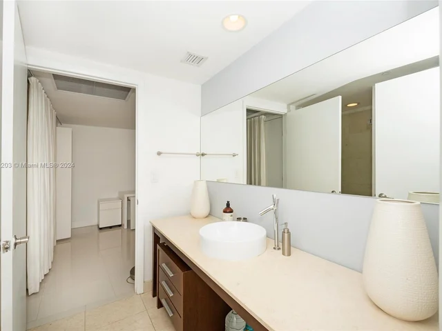 495 Brickell Ave # 520, Miami FL 33131