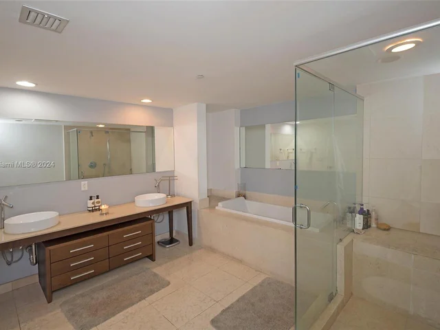 495 Brickell Ave # 520, Miami FL 33131