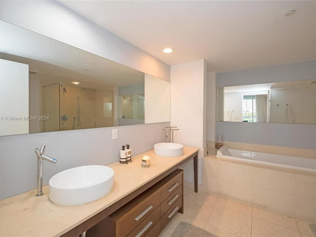 495 Brickell Ave # 520, Miami FL 33131