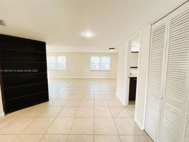 327 Gulfstream Rd, Dania Beach FL 33004