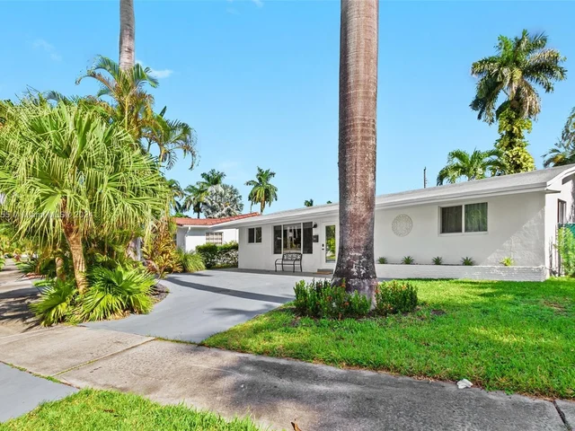 905 N 13th Ct, Hollywood FL 33019