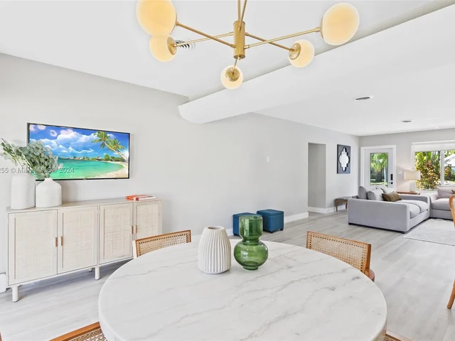 905 N 13th Ct, Hollywood FL 33019