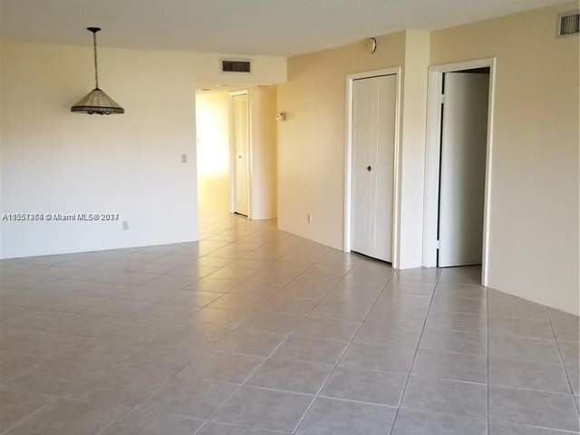 369 Lakeview Dr # 204, Weston FL 33326