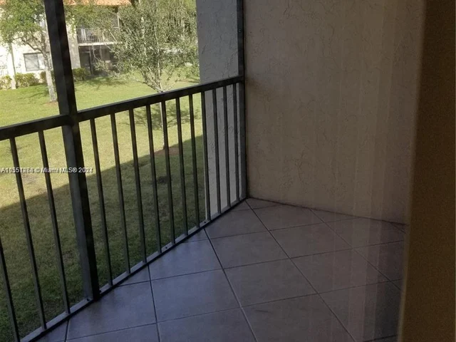 369 Lakeview Dr # 204, Weston FL 33326
