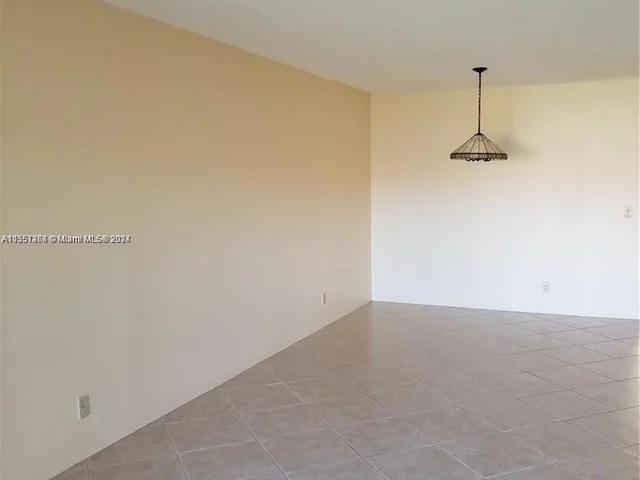 369 Lakeview Dr # 204, Weston FL 33326