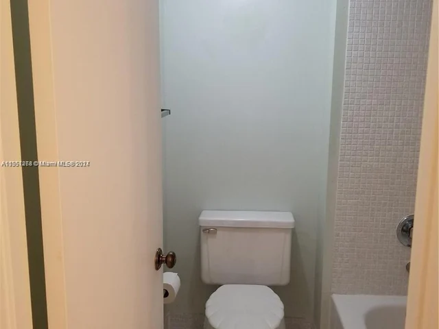 369 Lakeview Dr # 204, Weston FL 33326