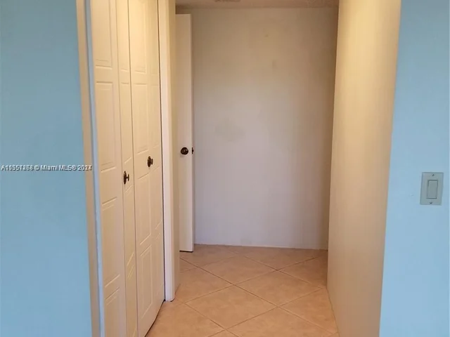 369 Lakeview Dr # 204, Weston FL 33326