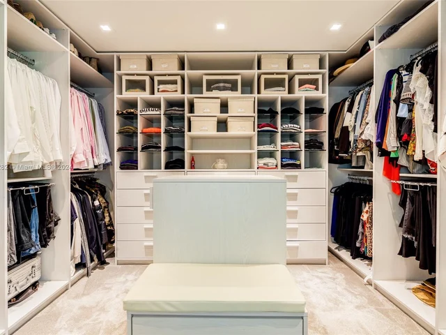 8641 Arboretum Ln, Miami FL 33138