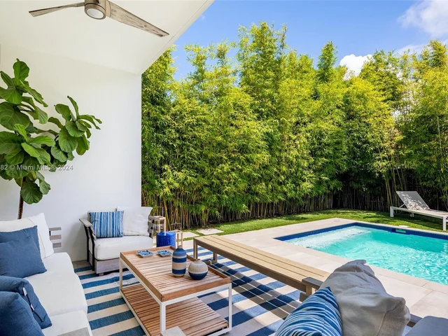 8641 Arboretum Ln, Miami FL 33138