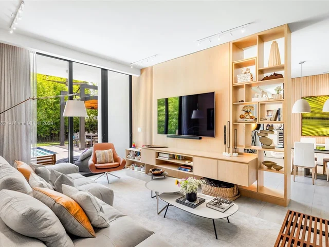 8641 Arboretum Ln, Miami FL 33138