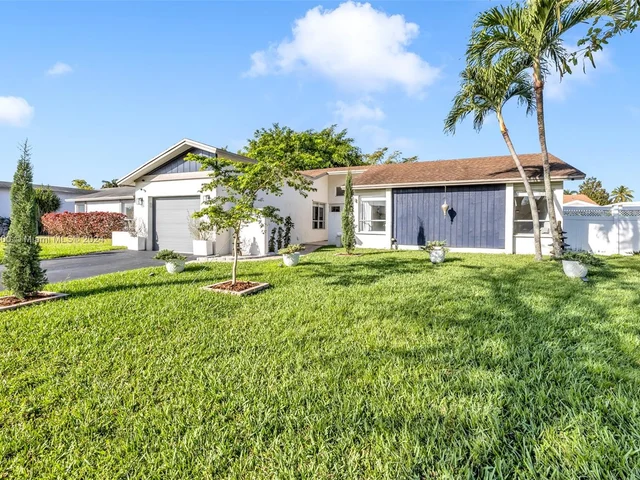 303 NW 41st Ave, Deerfield Beach FL 33442