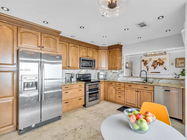 303 NW 41st Ave, Deerfield Beach FL 33442