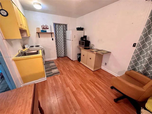 1005 NE 17th St, Fort Lauderdale FL 33305