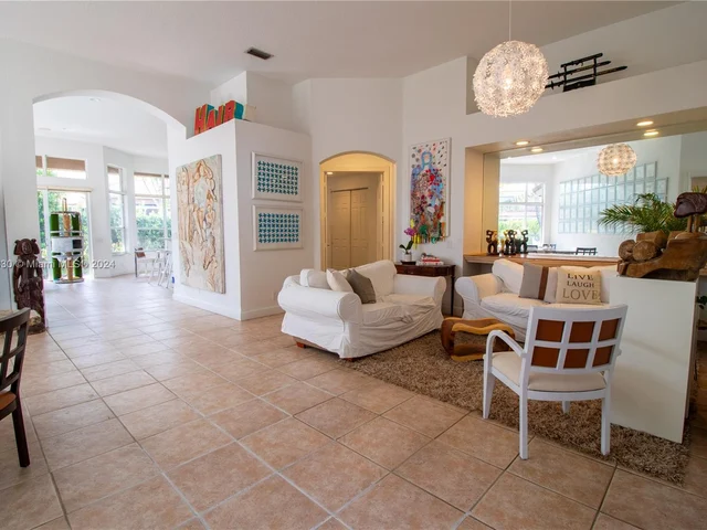 563 NW 120th Dr, Coral Springs FL 33071