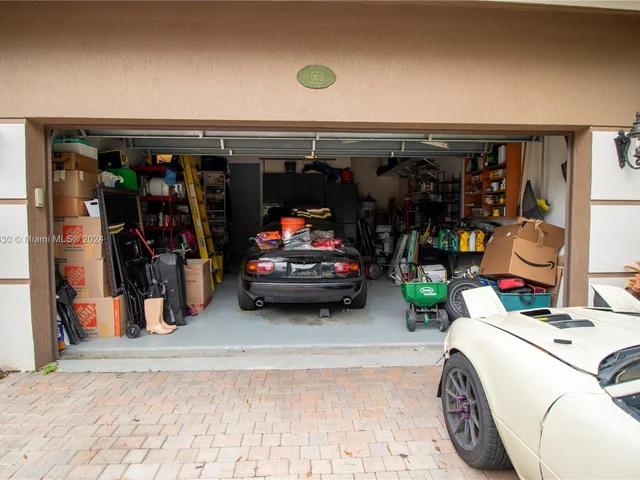 563 NW 120th Dr, Coral Springs FL 33071