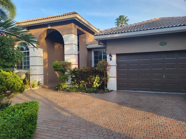 563 NW 120th Dr, Coral Springs FL 33071