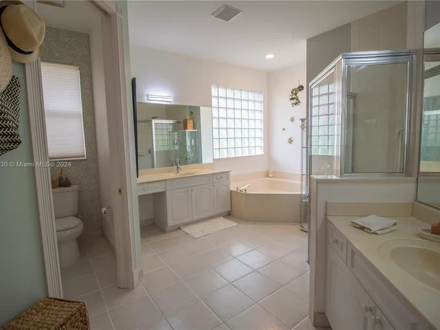 563 NW 120th Dr, Coral Springs FL 33071