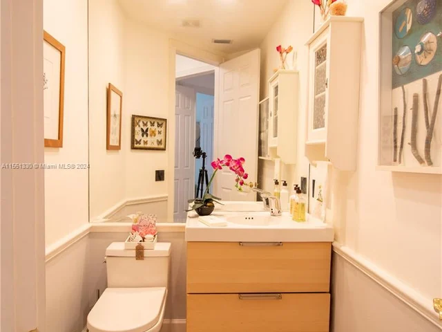 563 NW 120th Dr, Coral Springs FL 33071