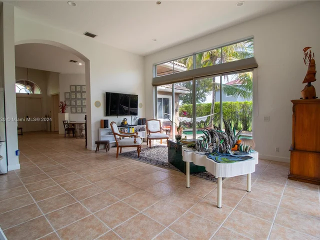 563 NW 120th Dr, Coral Springs FL 33071