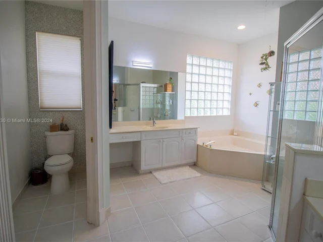 563 NW 120th Dr, Coral Springs FL 33071