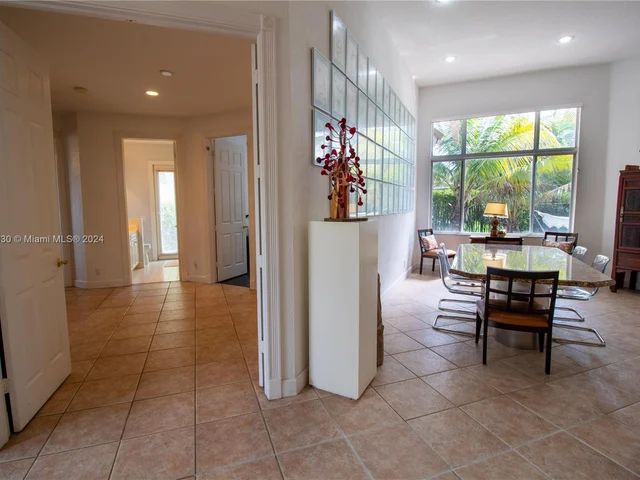 563 NW 120th Dr, Coral Springs FL 33071