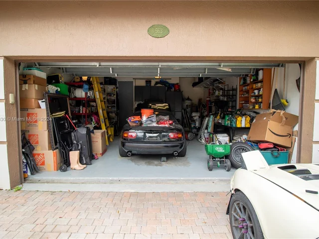 563 NW 120th Dr, Coral Springs FL 33071