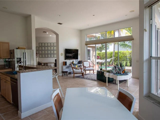 563 NW 120th Dr, Coral Springs FL 33071