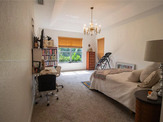 563 NW 120th Dr, Coral Springs FL 33071