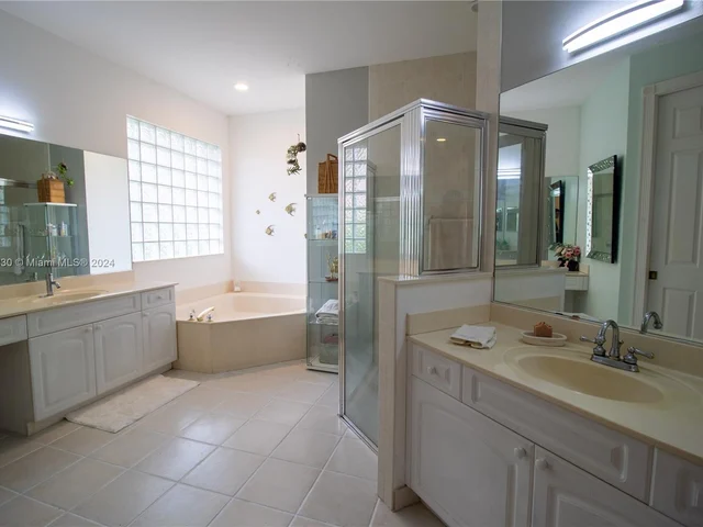 563 NW 120th Dr, Coral Springs FL 33071