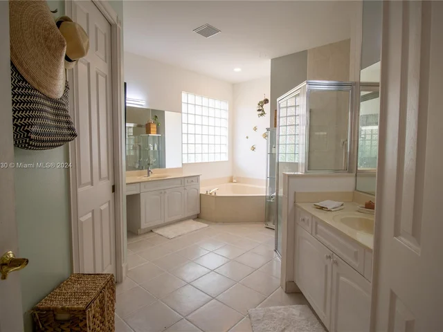 563 NW 120th Dr, Coral Springs FL 33071