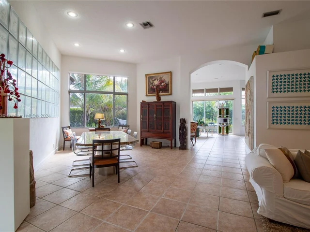 563 NW 120th Dr, Coral Springs FL 33071