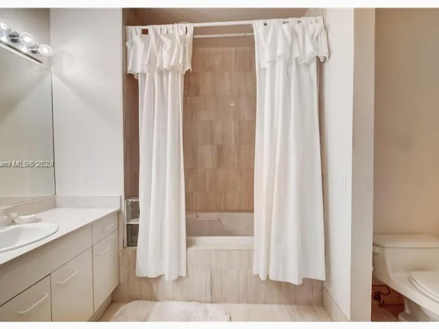 21205 NE 37 Ave # 310, Aventura FL 33180