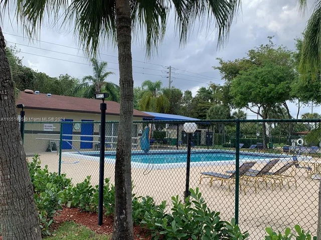 6027 NW 91st Ave, Tamarac FL 33321