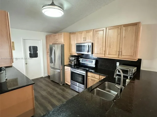 6027 NW 91st Ave, Tamarac FL 33321