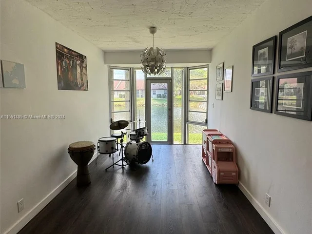 6027 NW 91st Ave, Tamarac FL 33321