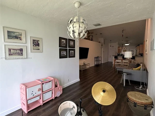 6027 NW 91st Ave, Tamarac FL 33321