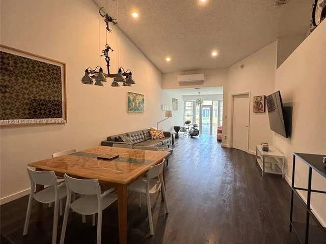 6027 NW 91st Ave, Tamarac FL 33321