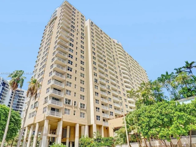 770 Claughton Island Dr # 14, Miami FL 33131