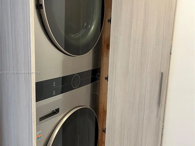 770 Claughton Island Dr # 14, Miami FL 33131