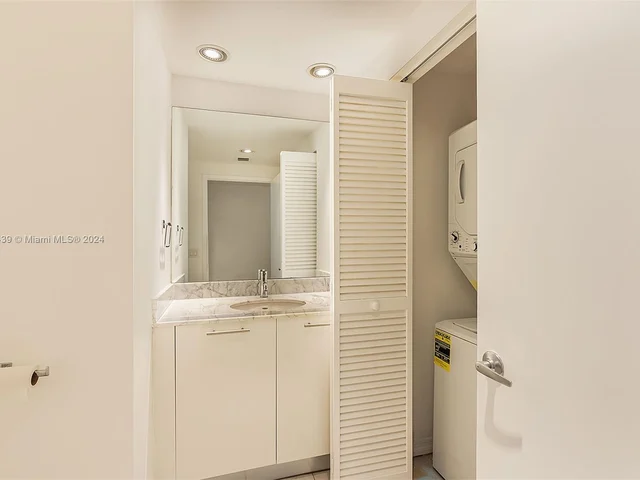 951 Brickell Ave # 1711, Miami FL 33131