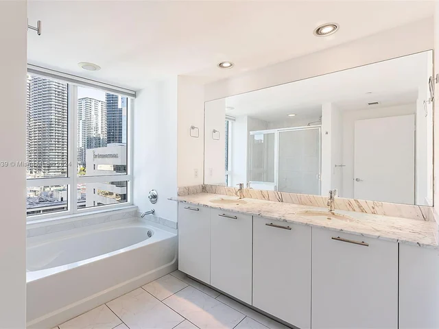 951 Brickell Ave # 1711, Miami FL 33131