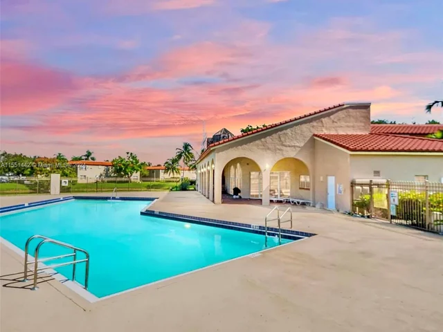 333 SW 86th Ave # 201, Pembroke Pines FL 33025